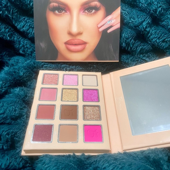 New eye shadow palette’s - Picture 3 of 4